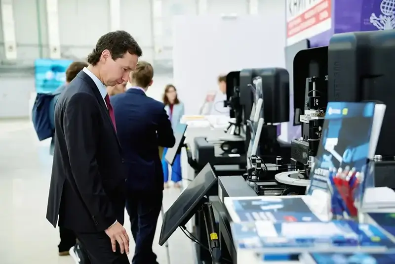 Активная Фотоника на «Микроэлектронике 2025»: новые приборы uVISION 300 и uTRACK 300