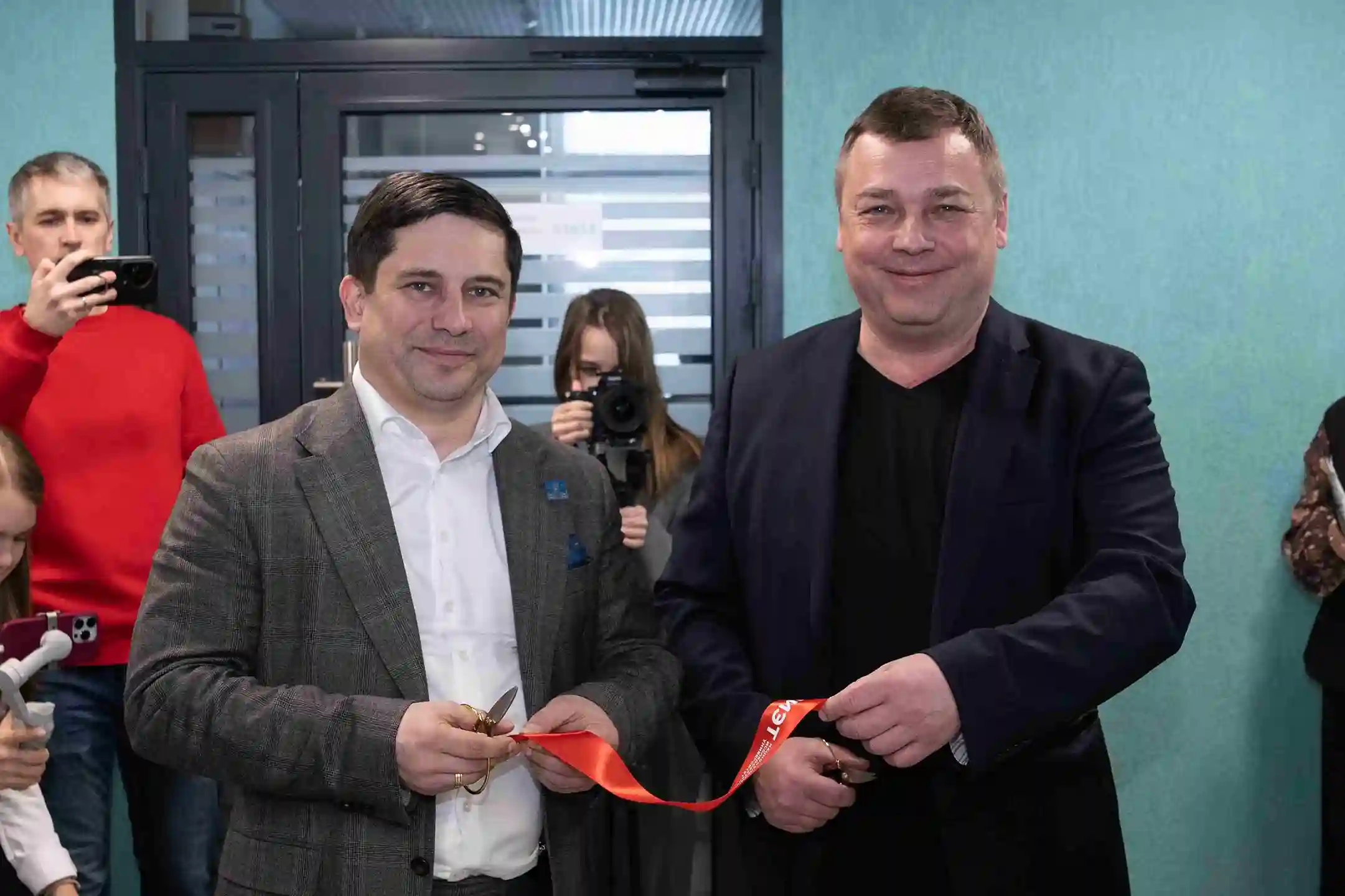 Открылась новая лаборатория зондовой и оптической микроскопии в колледже НИУ МИЭТ