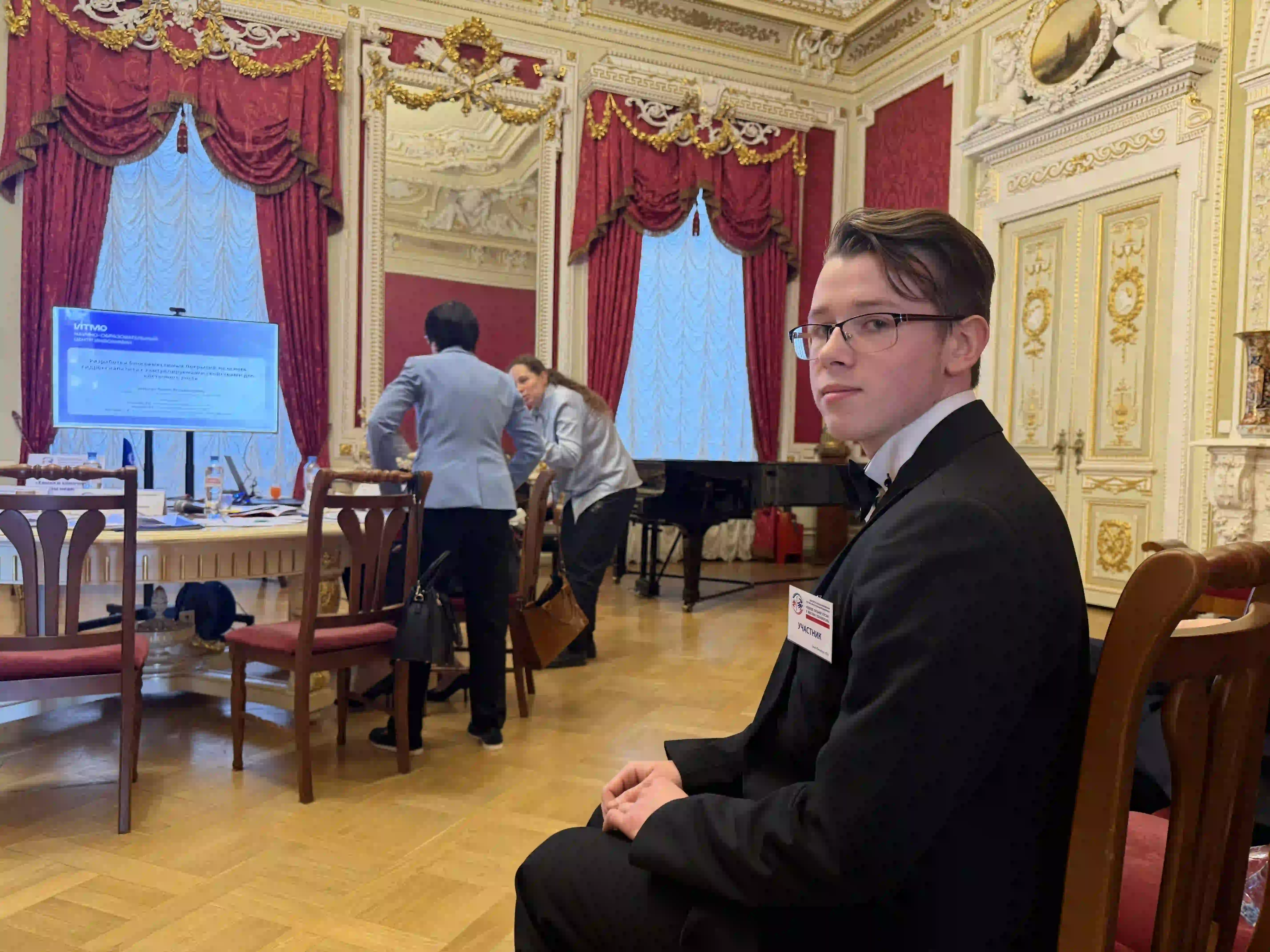 Петербургские школьники получили дипломы престижной конференции за исследования в СЗМ-центре